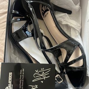 NEW Fergalicious Maya Black 10M shiny sandal 3.5 inch heel very comfortable NWT